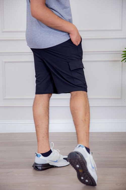 شورت رجالي لون أٍسود بجيوب من الجانبين و برباط في الخصر