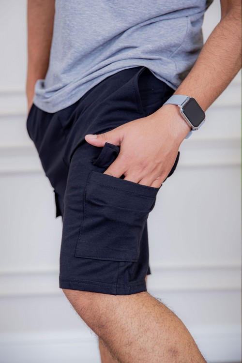 شورت رجالي لون أٍسود بجيوب من الجانبين و برباط في الخصر