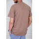 تيشيرت رجالي لون بني فاتح  مزين بكتابات ملونة من الأمام