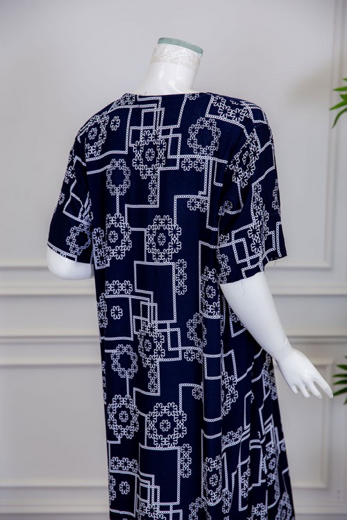 قميص نسائي طويل لون كحلي مزين برسومات مختلفة ياقة دائرية بأزرار من الأمام ذو أكمام قصيرة