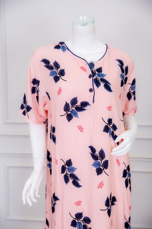 قميص نسائي طويل لون خربزي مزين برسومات أوراق الشجر ياقة دائرية بأزرار من الأمام ذو أكمام قصيرة