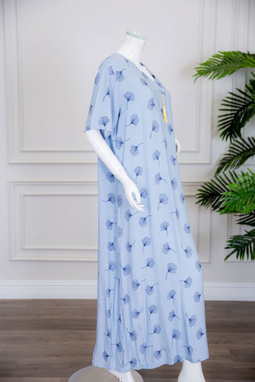 قميص نسائي طويل لون سماوي مزين برسومات ياقة قصة سبعة بخيوط صفراء منسدلة ذو أكمام ميدي