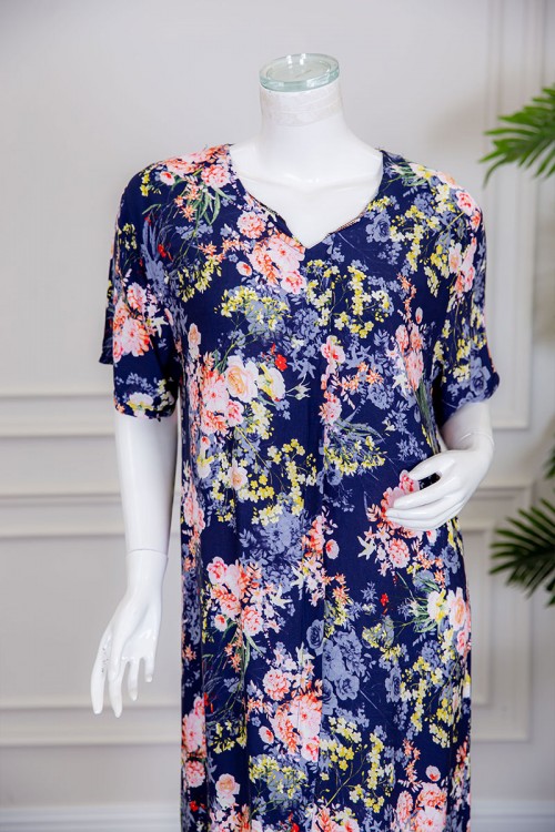 قميص نسائي طويل لون كحلي مشجر ياقة بقصة سبعة ذو أكمام قصيرة