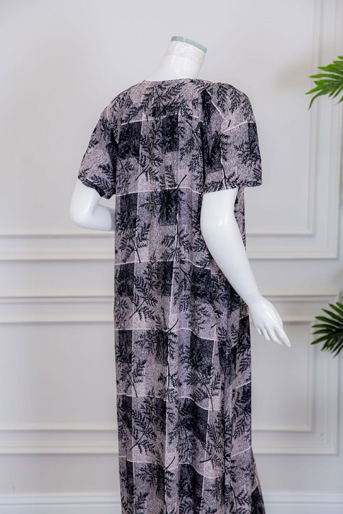 قميص نسائي طويل لون رمادي مزين بمربعات و أغصان الشجر ذو ياقة دائرية و أكمام قصيرة