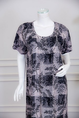 قميص نسائي طويل لون رمادي مزين بمربعات و أغصان الشجر ذو ياقة دائرية و أكمام قصيرة