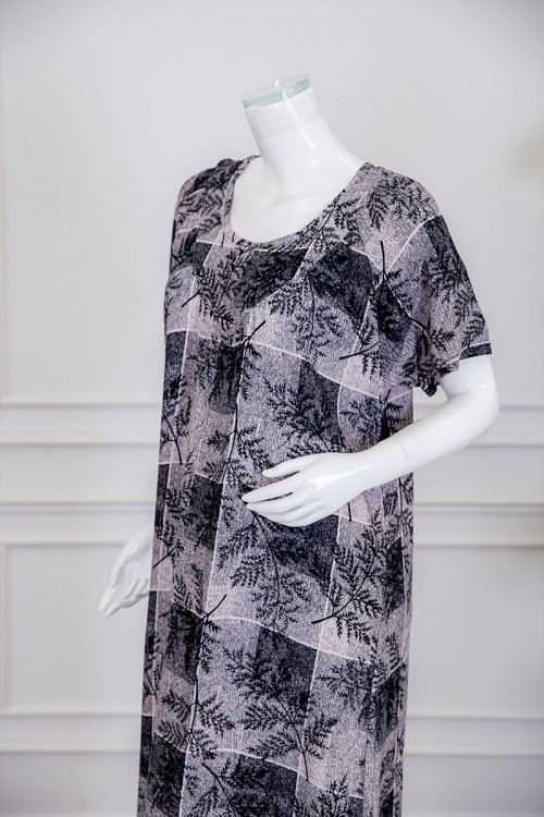 قميص نسائي طويل لون رمادي مزين بمربعات و أغصان الشجر ذو ياقة دائرية و أكمام قصيرة