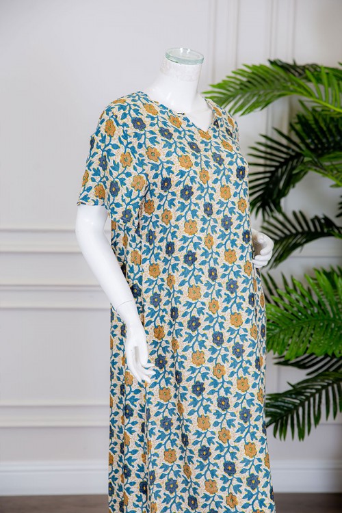 قميص نسائي لون بيج مزين بالورود الملونة ياقة قصة سبعة و أكمام ميدي