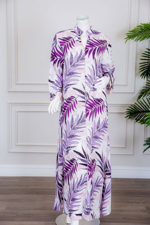 جلابية نسائية طويلة لون أبيض مشجر بدرجات اللون الموف ياقة عالية بقصة سبعة و أكمام طويلة 