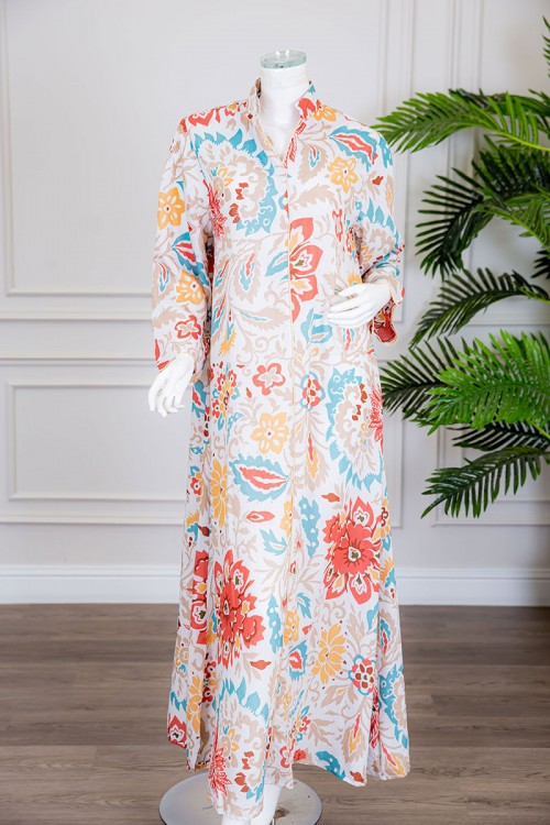 جلابية نسائية طويلة لون بيج بتشجير ملون ياقة عالية بقصة سبعة و أكمام طويلة