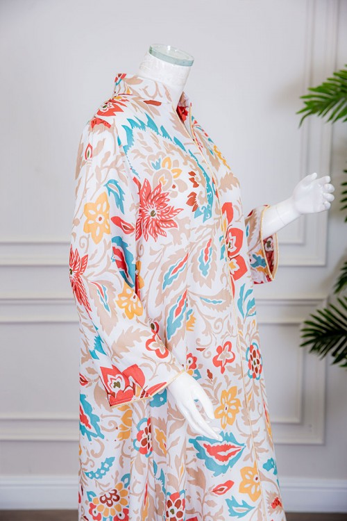 جلابية نسائية طويلة لون بيج بتشجير ملون ياقة عالية بقصة سبعة و أكمام طويلة