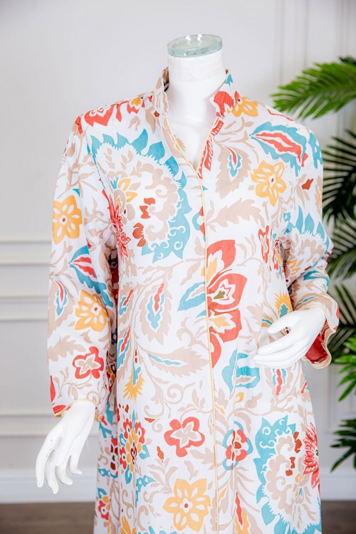 جلابية نسائية طويلة لون بيج بتشجير ملون ياقة عالية بقصة سبعة و أكمام طويلة