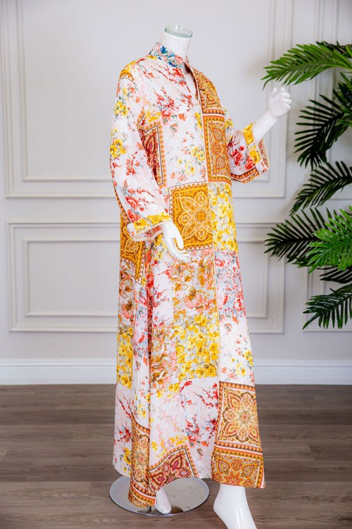 جلابية نسائية طويلة لون أبيض مشجر باللون الأصفر و البرتقالي ياقة عالية بقصة سبعة و أكمام طويلة