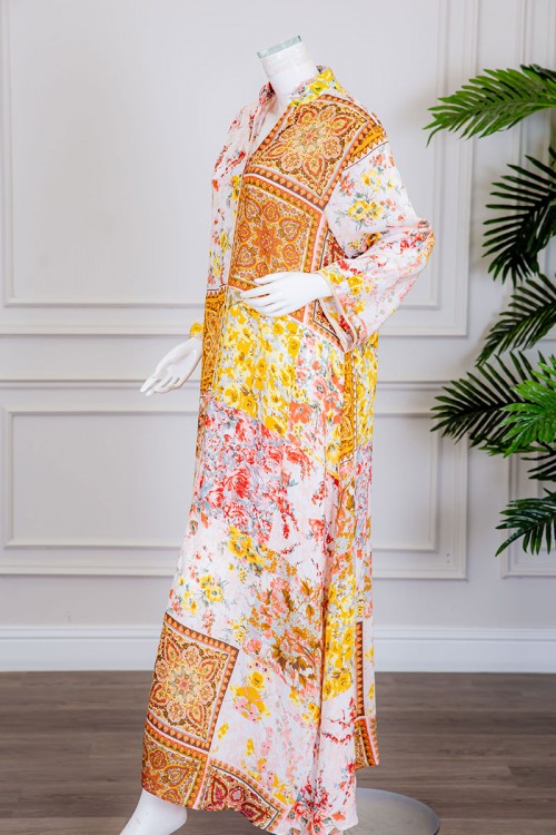 جلابية نسائية طويلة لون أبيض مشجر باللون الأصفر و البرتقالي ياقة عالية بقصة سبعة و أكمام طويلة
