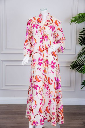 جلابية نسائية طويلة لون بيج بتشجير ملون ياقة عالية بقصة سبعة و أكمام طويلة 