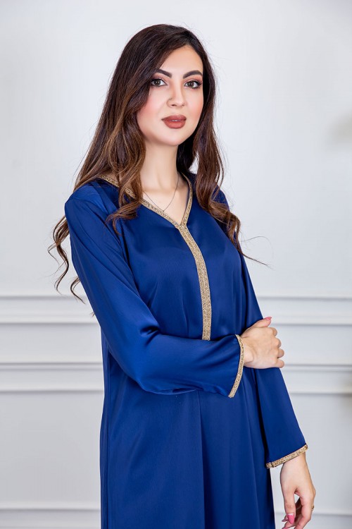 جلابية نسائية لون ازرق ياقة بقصة سبعة بتطريز ذهبي ذو أكمام طويلة