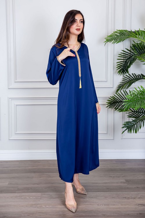 جلابية نسائية لون ازرق ياقة بقصة سبعة بتطريز ذهبي ذو أكمام طويلة