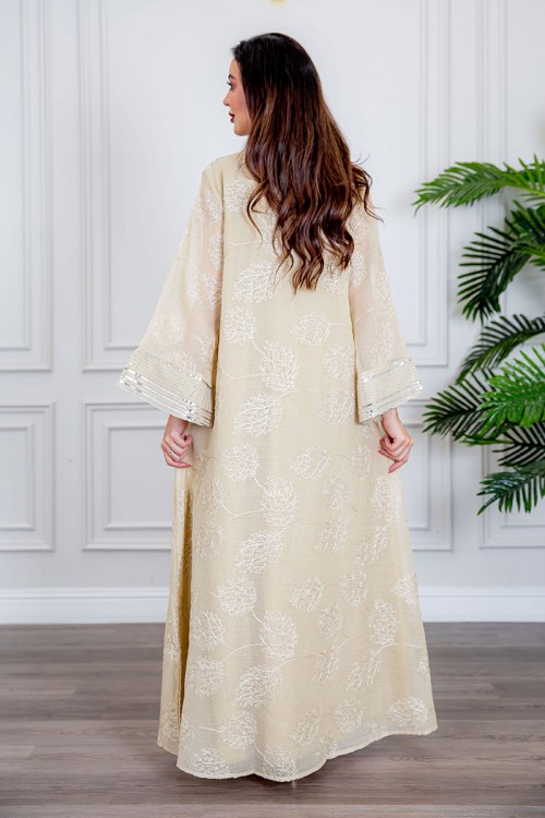 جلابية نسائية طويلة لون سكري مزينة بترتر فضي ياقة قصة سبعة و أكمام طويلة