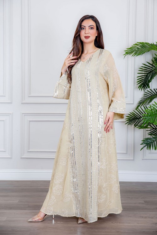 جلابية نسائية طويلة لون سكري مزينة بترتر فضي ياقة قصة سبعة و أكمام طويلة