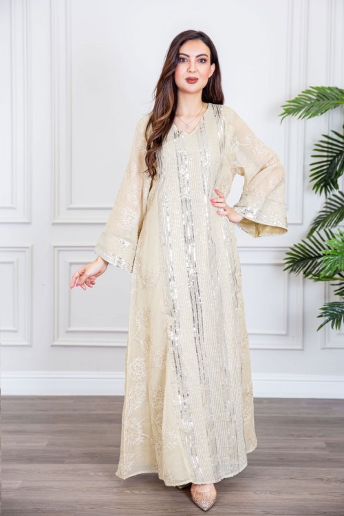 جلابية نسائية طويلة لون سكري مزينة بترتر فضي ياقة قصة سبعة و أكمام طويلة