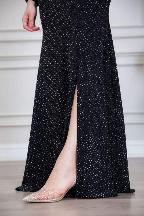 فستان سهرة نسائي طويل لون أسود ياقة مربعة مزين بفصوص ذو أكمام طويلة