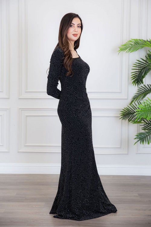 فستان سهرة نسائي طويل لون أسود ياقة مربعة مزين بفصوص ذو أكمام طويلة