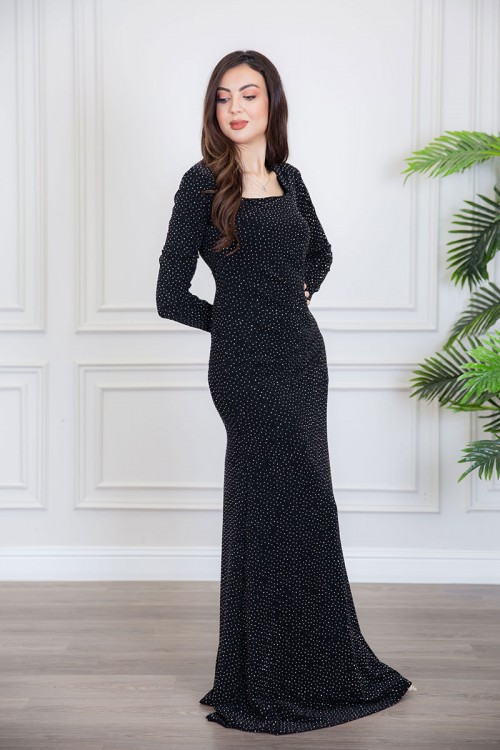 فستان سهرة نسائي طويل لون أسود ياقة مربعة مزين بفصوص ذو أكمام طويلة