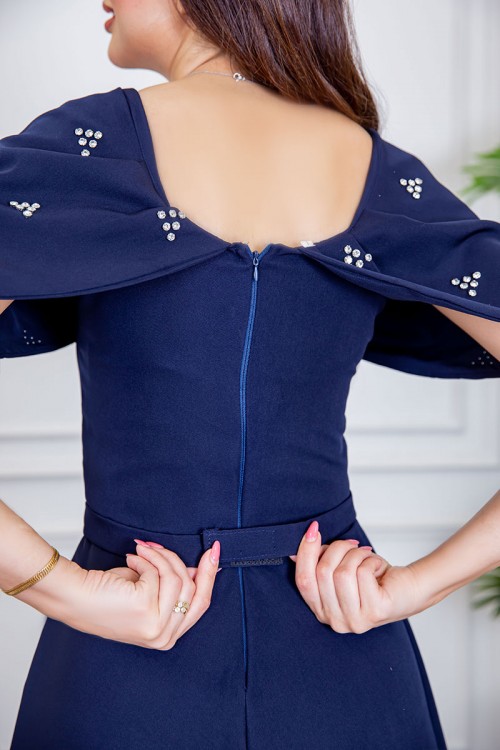 فستان نسائي ميدي لون كحلي بأكمام منسدلة مزين بفصوص من الأكمام و برباط في الخصر