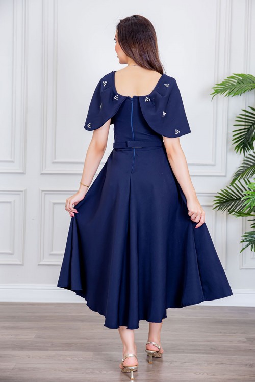 فستان نسائي ميدي لون كحلي بأكمام منسدلة مزين بفصوص من الأكمام و برباط في الخصر