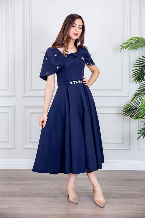 فستان نسائي ميدي لون كحلي بأكمام منسدلة مزين بفصوص من الأكمام و برباط في الخصر