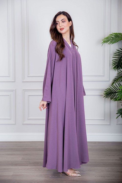 عباية نسائية أنيقة لون موف بأكمام واسعة و طيات طويلة بأزرار من الأمام مع طرحة