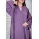 عباية نسائية أنيقة لون موف بأكمام واسعة و طيات طويلة بأزرار من الأمام مع طرحة