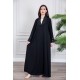 عباية نسائية أنيقة لون أسود ياقة مطوية مزينة بنقوش في الياقة و أطراف الأكمام بأزرار من الأمام مع طرحة