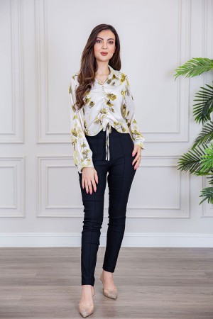 بلوزة نسائية لون اوف وايت مشجرة ياقة مطوية بزم من الأمام مع رباط و بأكمام طويلة 