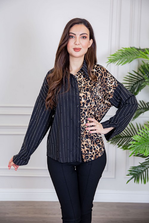 بلوزة نسائية لون أسود ياقة مطوية مزين بفصوص و بقماش التايقر بأزرار من الأمام و الأكمام