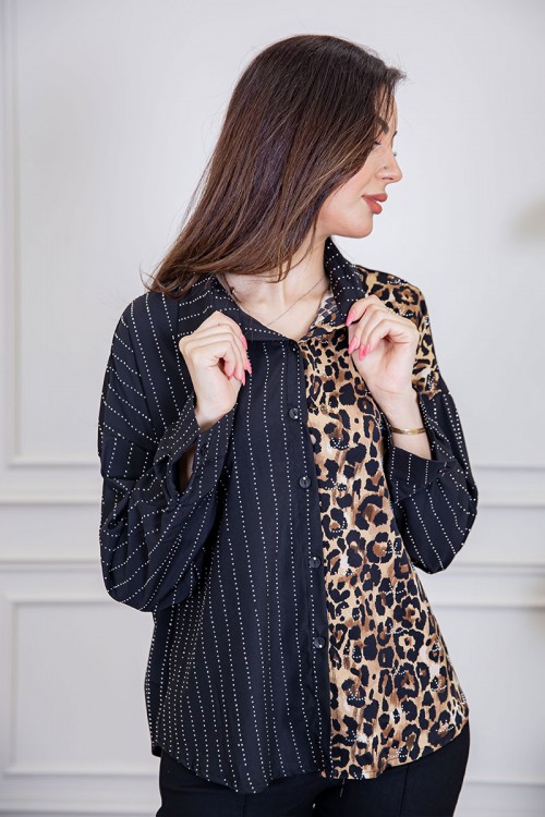 بلوزة نسائية لون أسود ياقة مطوية مزين بفصوص و بقماش التايقر بأزرار من الأمام و الأكمام