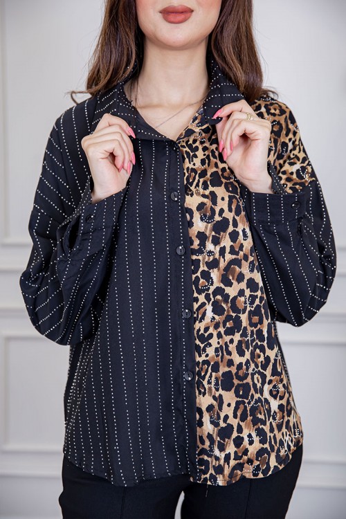 بلوزة نسائية لون أسود ياقة مطوية مزين بفصوص و بقماش التايقر بأزرار من الأمام و الأكمام
