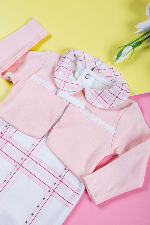 بربتوز بناتي أطفال لون وردي و أبيض مزين بفيونكة من الأمام ذو أكمام طويلة و أزرار من الخلف و الأسفل