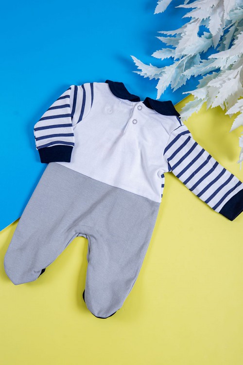 بربتوز ولادي أطفال لون أبيض مخطط و رمادي مزين برسومات من الأمام ذو أكمام طويلة و أزرار من الخلف و الأسفل