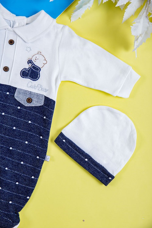 بربتوز أطفال لون أبيض و كحلي مزين برسومات و أزرار من الأمام ذو أكمام طويلة و بأزرار من الخلف و الأسفل مع قبعة