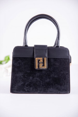 شنطة نسائية لون أسود بجيوب داخلية مع حزام طويل 