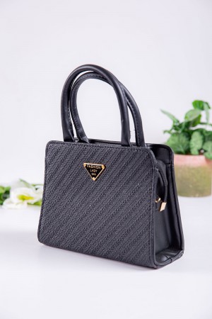 شنطة نسائية متعددة الألوان بجيوب داخلية مع حزام طويل 