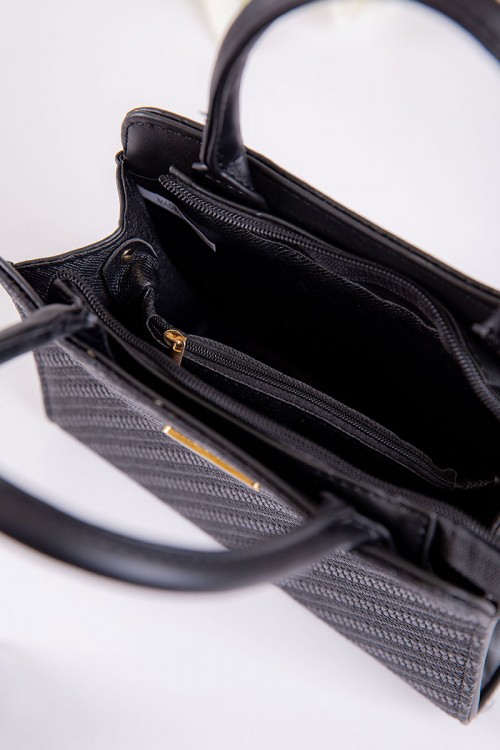 شنطة نسائية متعددة الألوان بجيوب داخلية مع حزام طويل