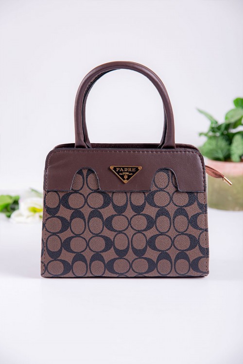 شنطة نسائية لون بني بجيوب داخلية مع حزام طويل