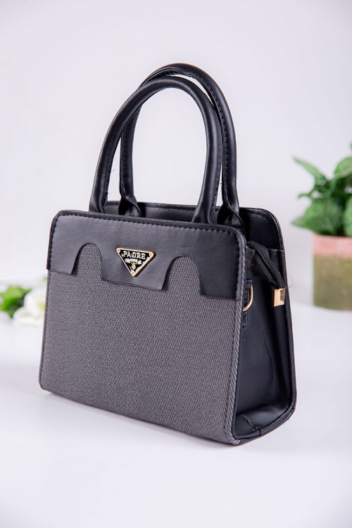 شنطة نسائية متعددة الألوان بجيوب داخلية مع حزام طويل