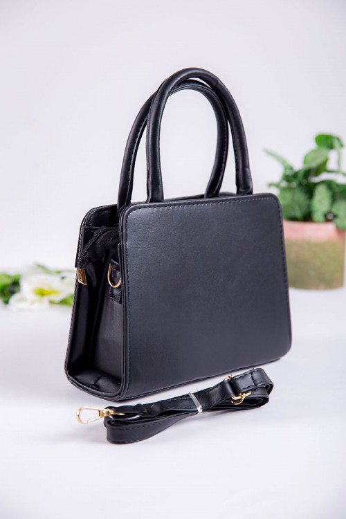 شنطة نسائية متعددة الألوان بجيوب داخلية مع حزام طويل