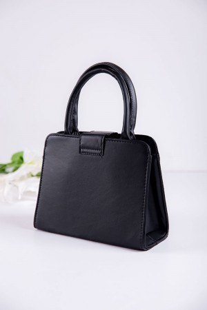 شنطة نسائية لون أسود مزينة باللون البني و بأشكال من الأمام بجيوب داخلية مع حزام طويل