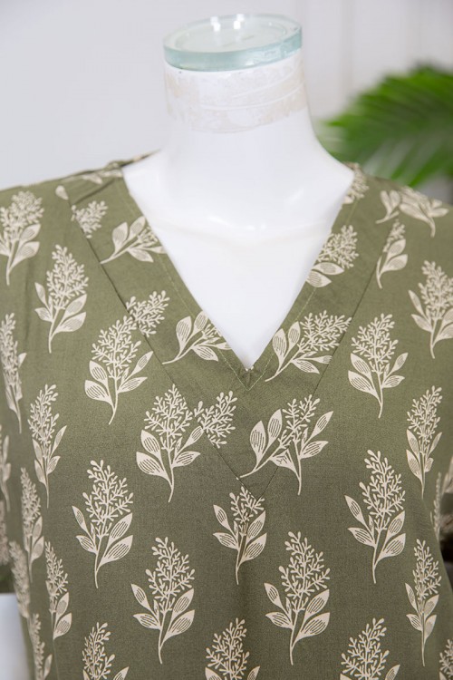 قميص نسائي ميدي عشبي مشجر ياقة قصة سبعة ذو أكمام قصيرة و بجيوب من الأمام