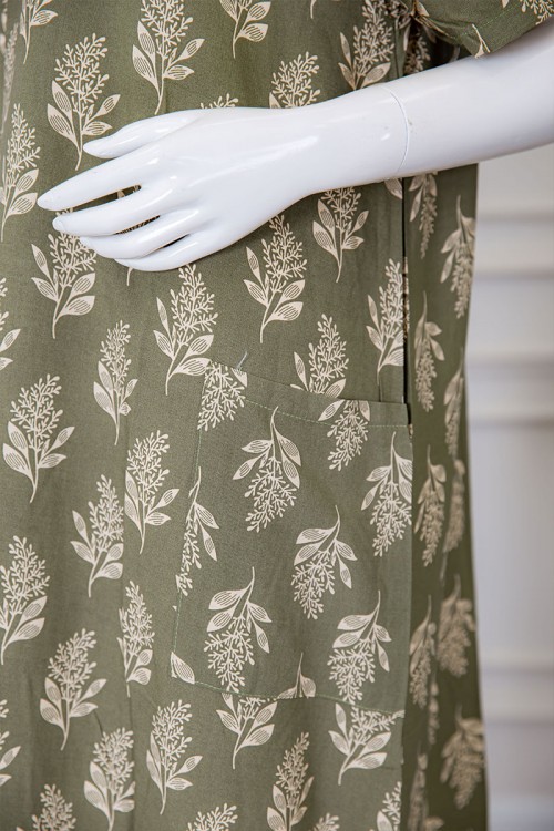 قميص نسائي ميدي عشبي مشجر ياقة قصة سبعة ذو أكمام قصيرة و بجيوب من الأمام