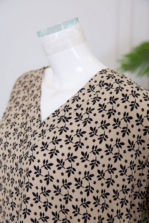 قميص نسائي ميدي لون بيج مشجر ياقة قصة سبعة ذو أكمام قصيرة