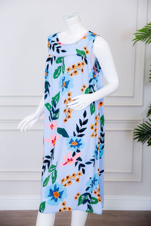 قميص نسائي قصير لون سماوي مشجر ياقة دائرية بدون أكمام